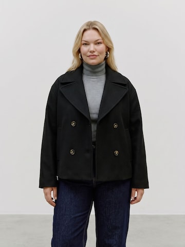 Giacca di mezza stagione 'VMCVinceline' di Vero Moda Curve in nero: frontale