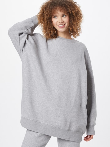 Monki Sweatshirt in Grey: front