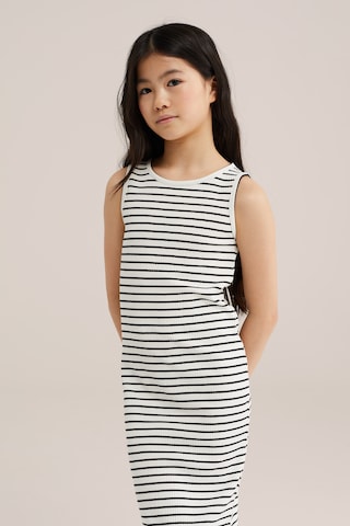 Rochie de la WE Fashion pe alb: față