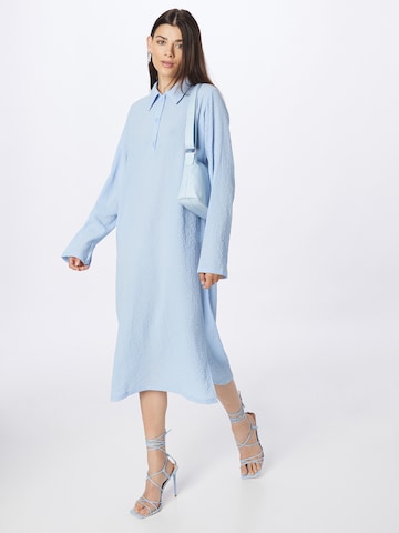 Robe-chemise 'Kenza' Résumé en bleu