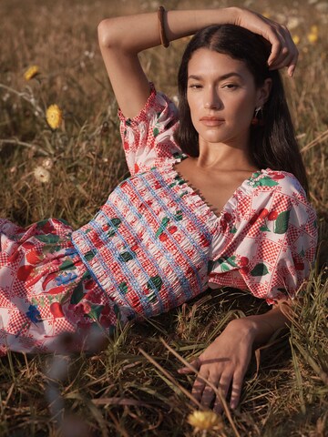 Robe love & roses en mélange de couleurs