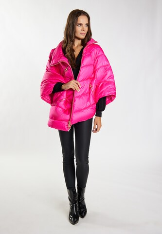 faina Cape in Pink