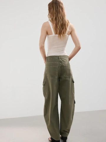 MANGO Baggy Cargofarkut 'Dilly' värissä vihreä