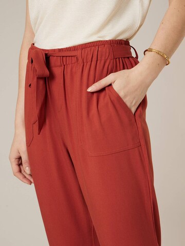 Effilé Pantalon 'Elida' Deeluxe en rouge