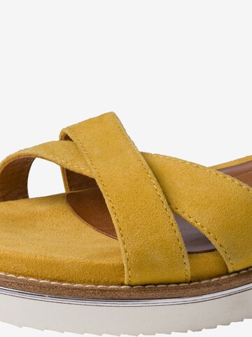 Sandales TAMARIS en jaune