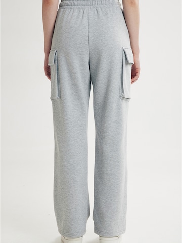 4TAILORS Loosefit Cargo nadrágok 'Flow' - szürke