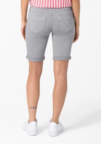 TIMEZONE Slimfit Shorts 'Nali' in Grau
