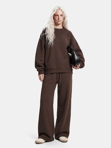Sweat-shirt 'PCChilli' PIECES en marron