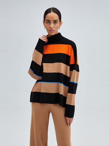 Touché Privé Sweater in Black