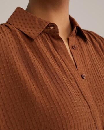 WE Fashion Blouse in Brown