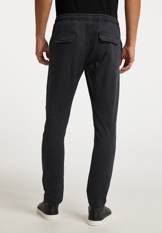 Slimfit Pantaloni eleganți de la TUFFSKULL pe negru