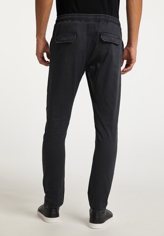 Coupe slim Pantalon chino TUFFSKULL en noir