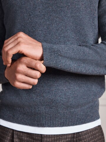 Next Pullover in Grau