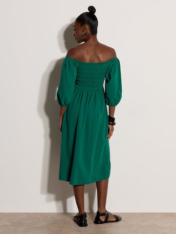 Robe ' ' Apricot en vert