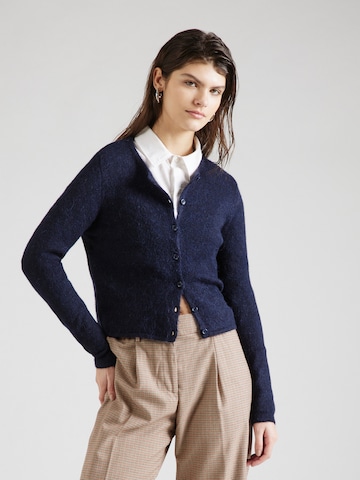 Geacă tricotată de la Gina Tricot pe albastru: față