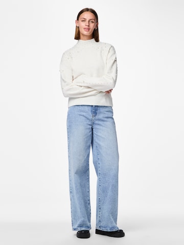 Pull-over 'PCRea' PIECES en blanc