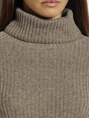 MADELEINE Pullover in Braun