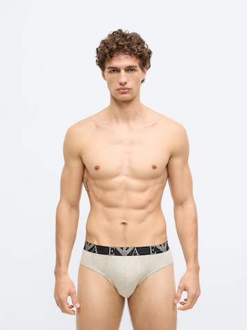 Slip de la Emporio Armani pe bej