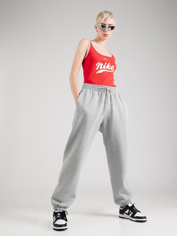 Nike SportswearLoosefit Hlače 'Phoenix' - siva boja