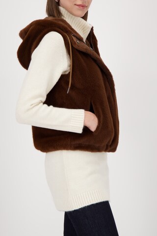 monari Vest in Brown