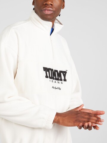 Felpa di Tommy Jeans in bianco