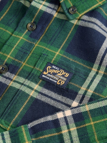 Superdry - Ajuste regular Camisa en verde