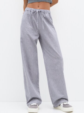 Wide leg Pantaloni de la Pull&Bear pe albastru: față