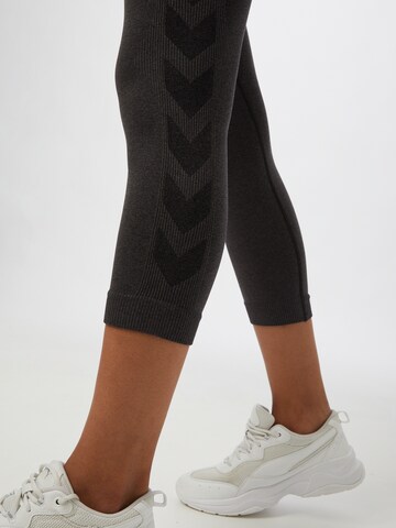 Skinny Pantaloni sport 'Ci' de la Hummel pe negru