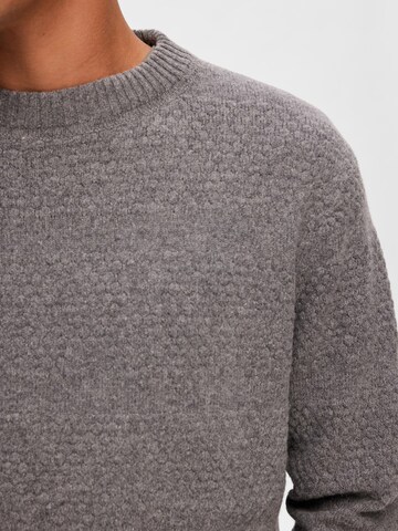 SELECTED HOMME Sweater in Grey