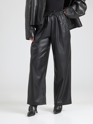Loosefit Pantaloni di TOPSHOP in nero: frontale