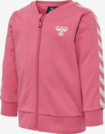 Completo sportivo di Hummel in rosa