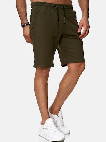 Reslad Regular Hose 'Shorts Basic Sweathose' in Grün