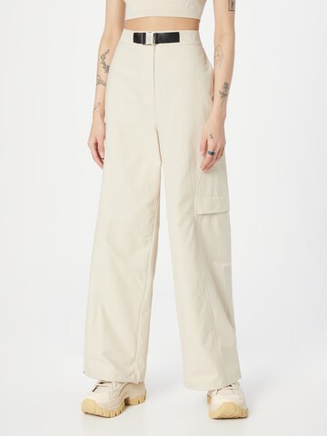 Calvin Klein Jeans - Loosefit Calças cargo em bege: frente