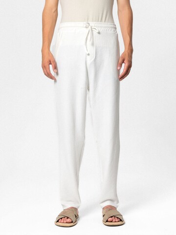 Loosefit Pantalon 'Foxglove' VAMOS CLO en blanc : devant