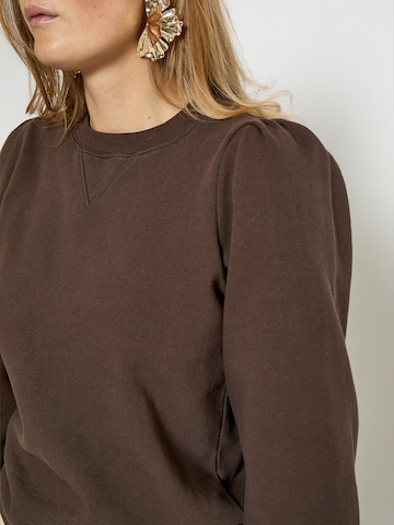 Peppercorn - Sweatshirt 'Gloria' em castanho