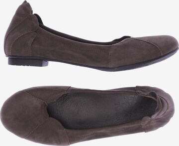 THINK! Flats & Loafers in 37 in Brown: front