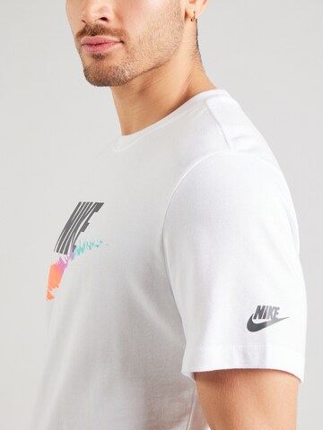 T-Shirt Nike Sportswear en blanc