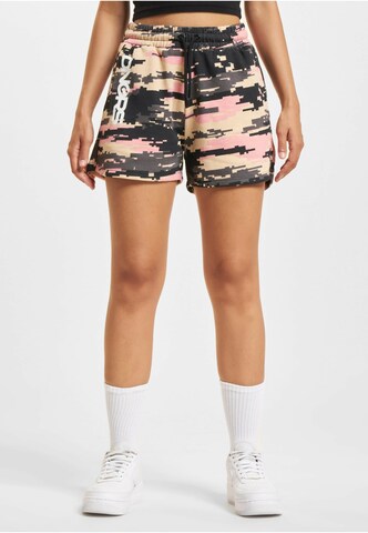 Dangerous DNGRS Regular Shorts in Mischfarben: Vorderseite