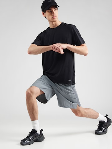 Regular Pantalon de sport 'Challenger' NIKE en gris