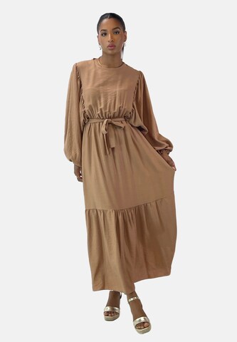 Elara Kjole 'Abaya' i beige: forside