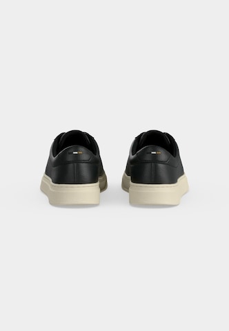 Sneaker low 'Kieran' de la BOSS pe negru