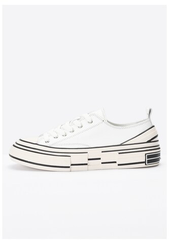 INUOVO Sneakers in White: front