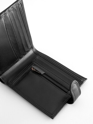Next Wallet in Black