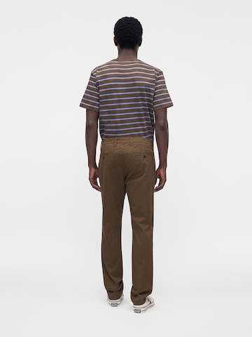Coupe slim Pantalon chino 'ESSENTIAL' GAP en marron