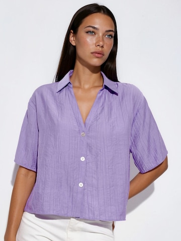 Busem - Camisa em roxo: frente