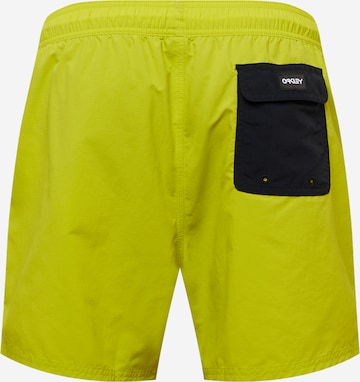 Pantaloncini da surf 'ALL DAY' di OAKLEY in giallo