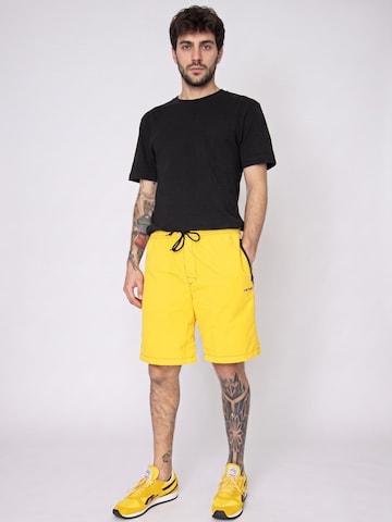 Carhartt WIP Luźne Spodnie 'Kastor Short Sunflower / Black' w kolorze żółty