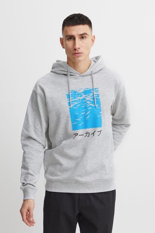 !Solid Sweatshirt in Grijs: voorkant