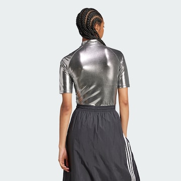 ADIDAS ORIGINALS - Body camiseta 'Adilenium Season 2' en plata