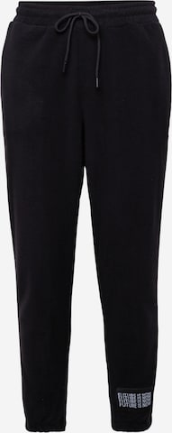 Trendyol Tapered Pants in Black: front